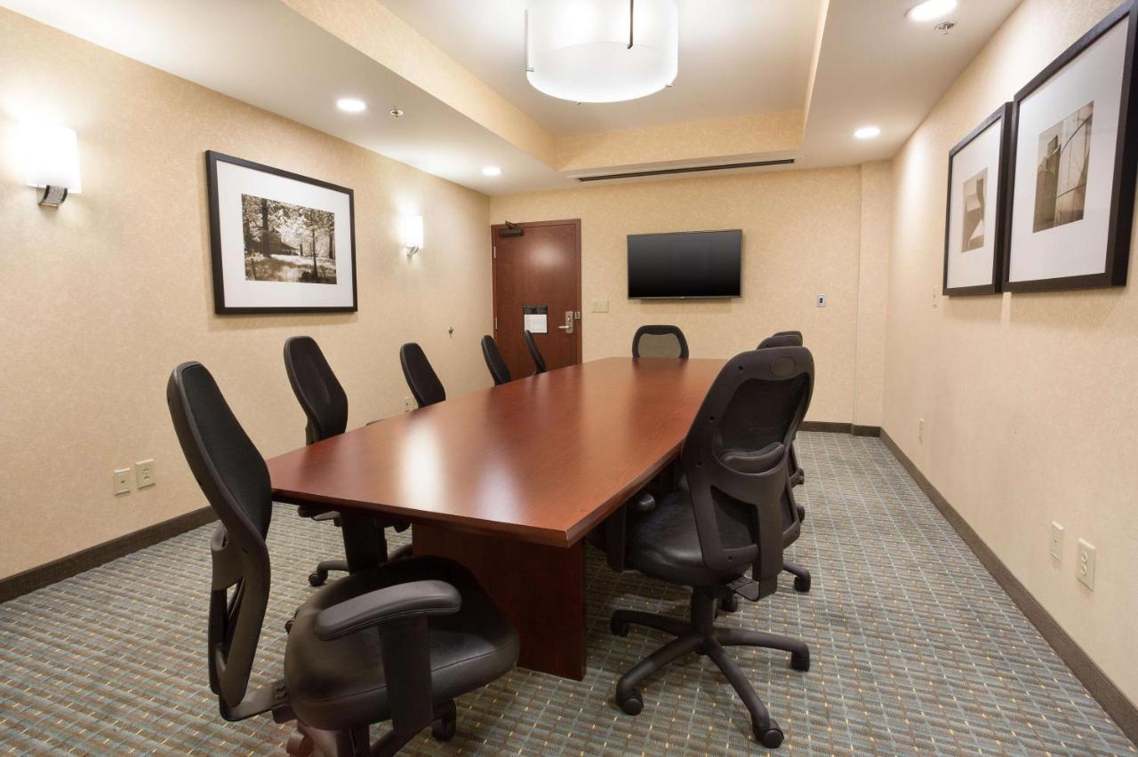 Deluxe King Meeting Room, 2 Rooms - Hearing Accessible , Tub